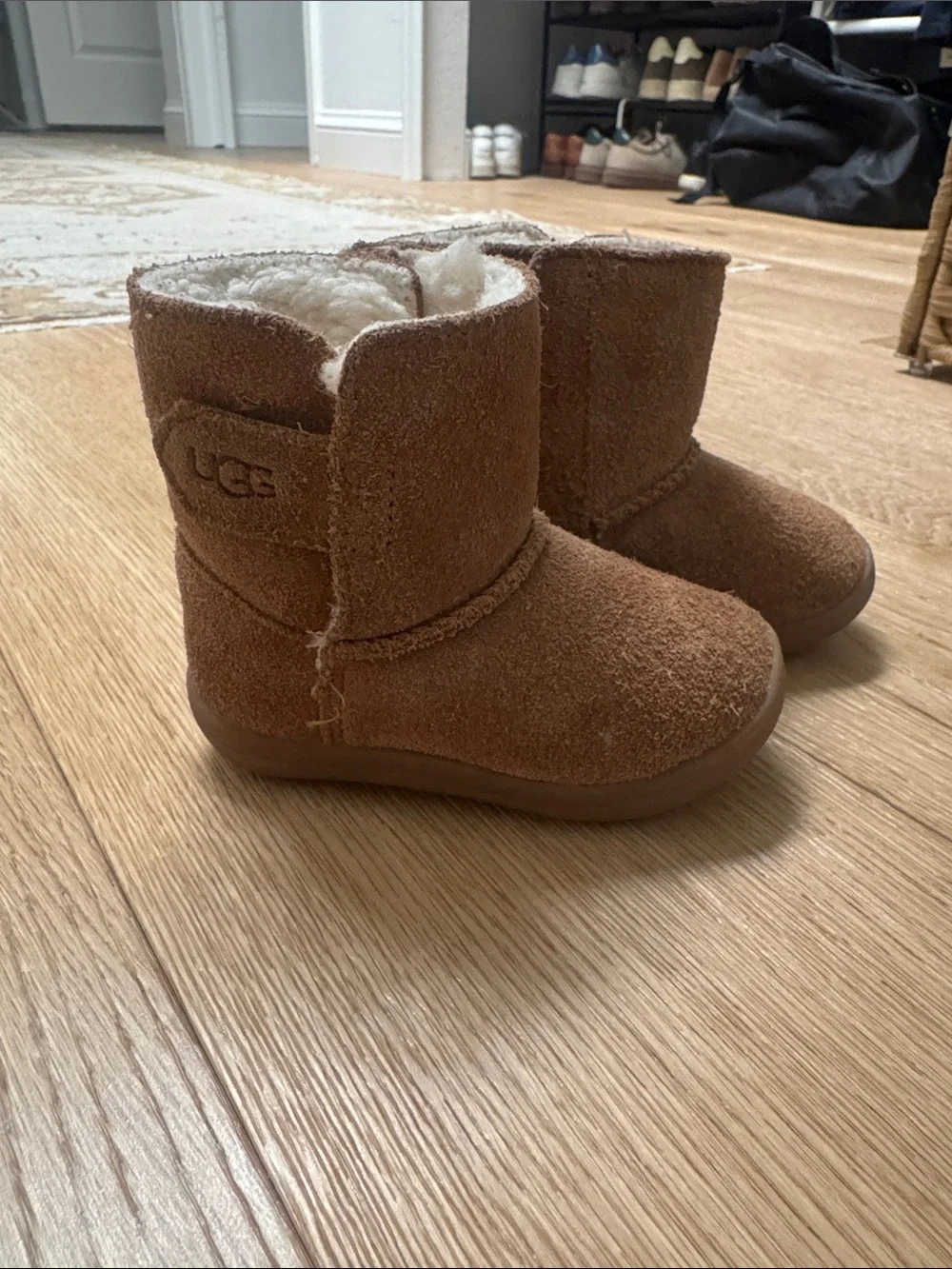 UGG Kids Chestnut Suede Shearling-Lined Booties